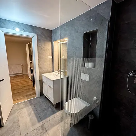 Apartman The Quiet Courtyard-parking, 2 Bdr Apart, Garden