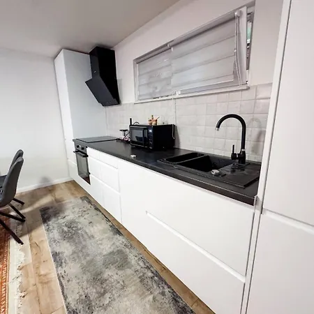 Apartman The Quiet Courtyard-parking, 2 Bdr Apart, Garden